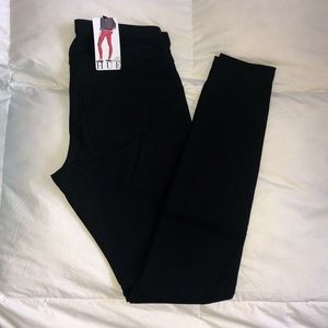 “HUE” Sleek Stretch Leggings Pants